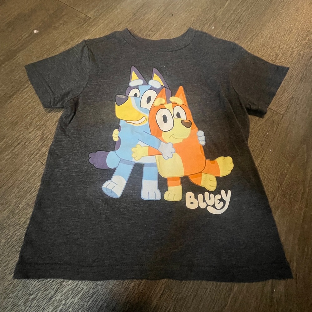 Boys size XS Bluey T shirt